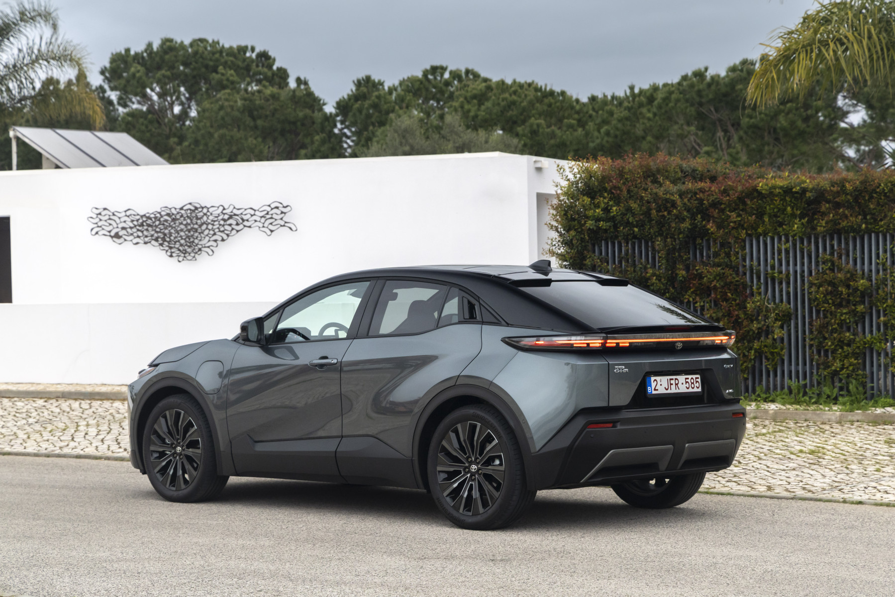 Toyota C-HR+ отримав 150 кВт зарядку і до 607 км ходу