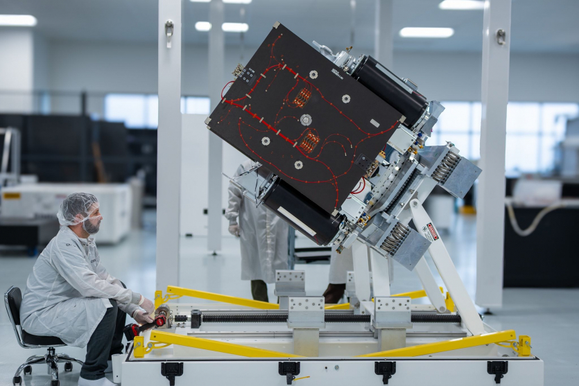 Не "Зоряні війни", а "бої лінивців": у США тестують супутники для битв у космосі