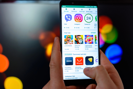 Google Play Store позначатиме застосунки, які надто швидко "садять" батарею