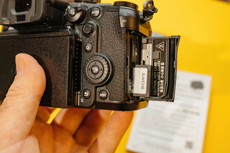 Чіпи йдуть до ЦОД: Sony припиняє продаж карт пам'яті SD та CF