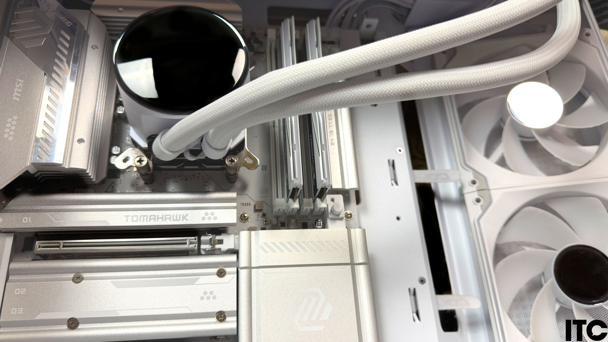 MSI MAG X870E TOMAHAWK MAX WIFI PZ