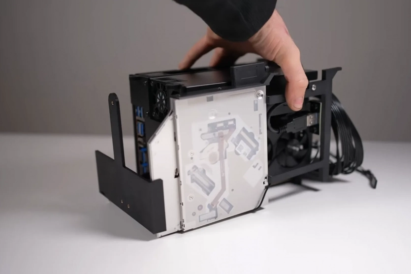 Ютюбер перетворив Xbox Series X на ігровий ПК з RTX 5060: це дуже нагадує Project Helix