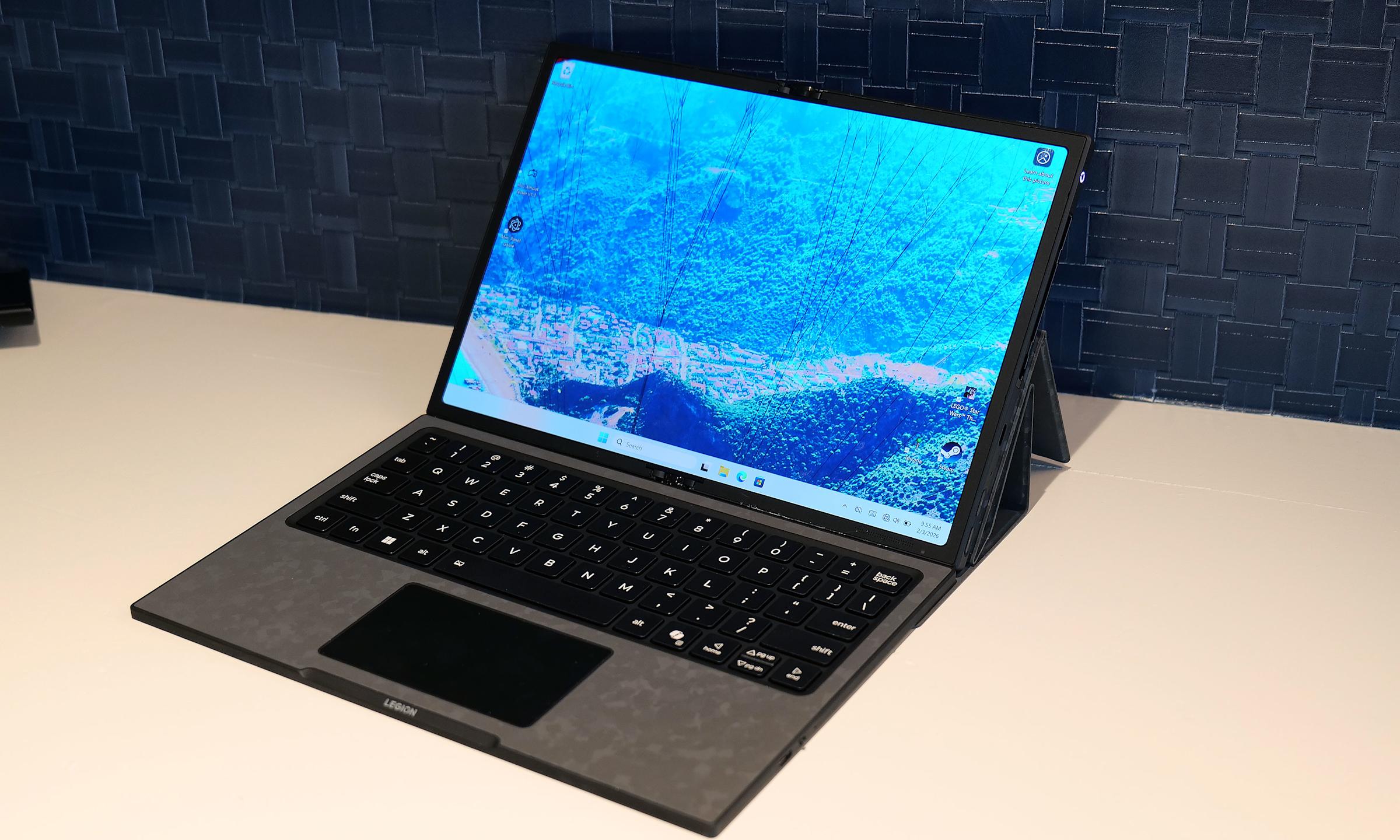 Lenovo показала Legion Go Fold з гнучким OLED-дисплеєм: консоль, планшет і ноутбук в одному корпусі