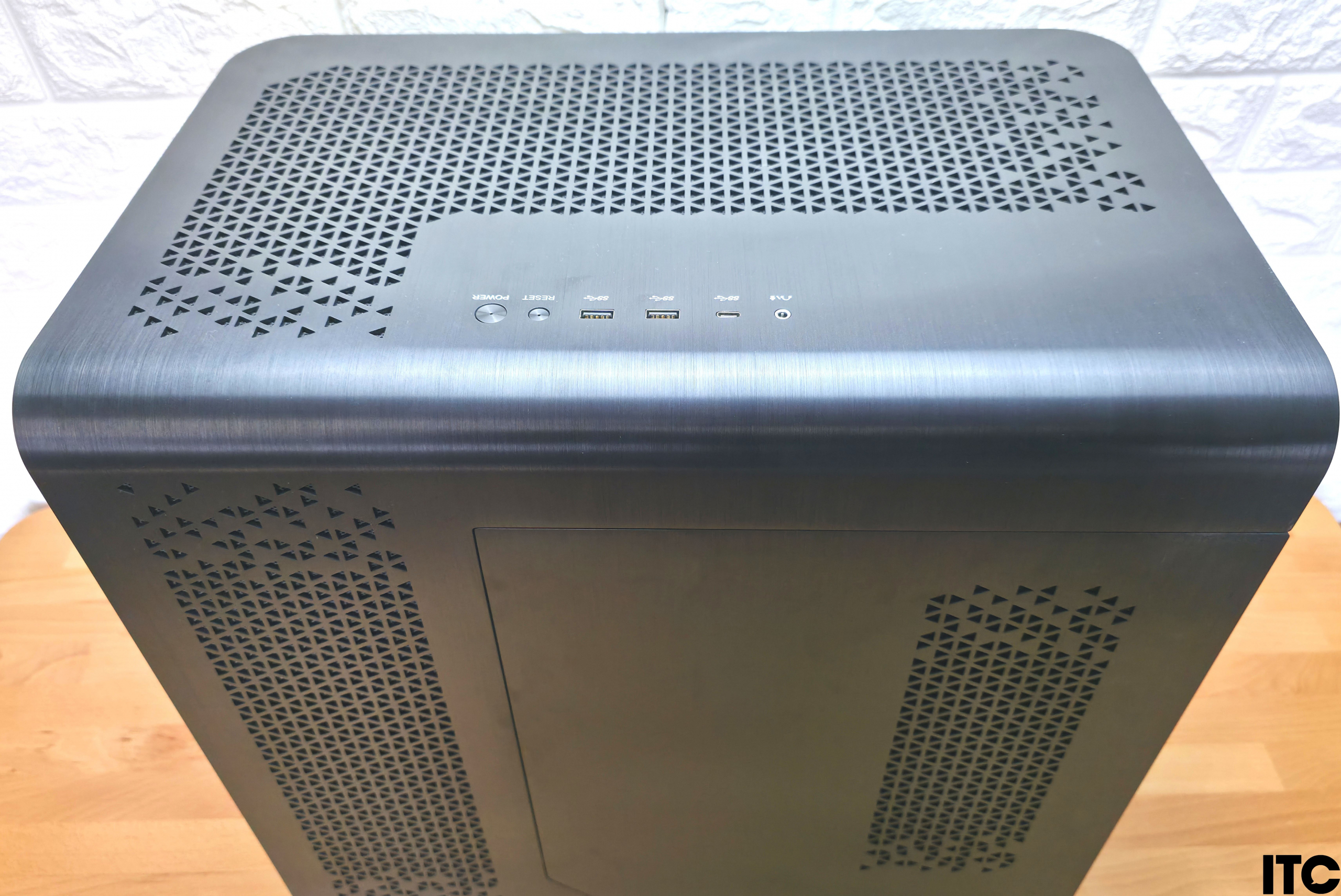 EVOLVE Lightning Powered_by MSI