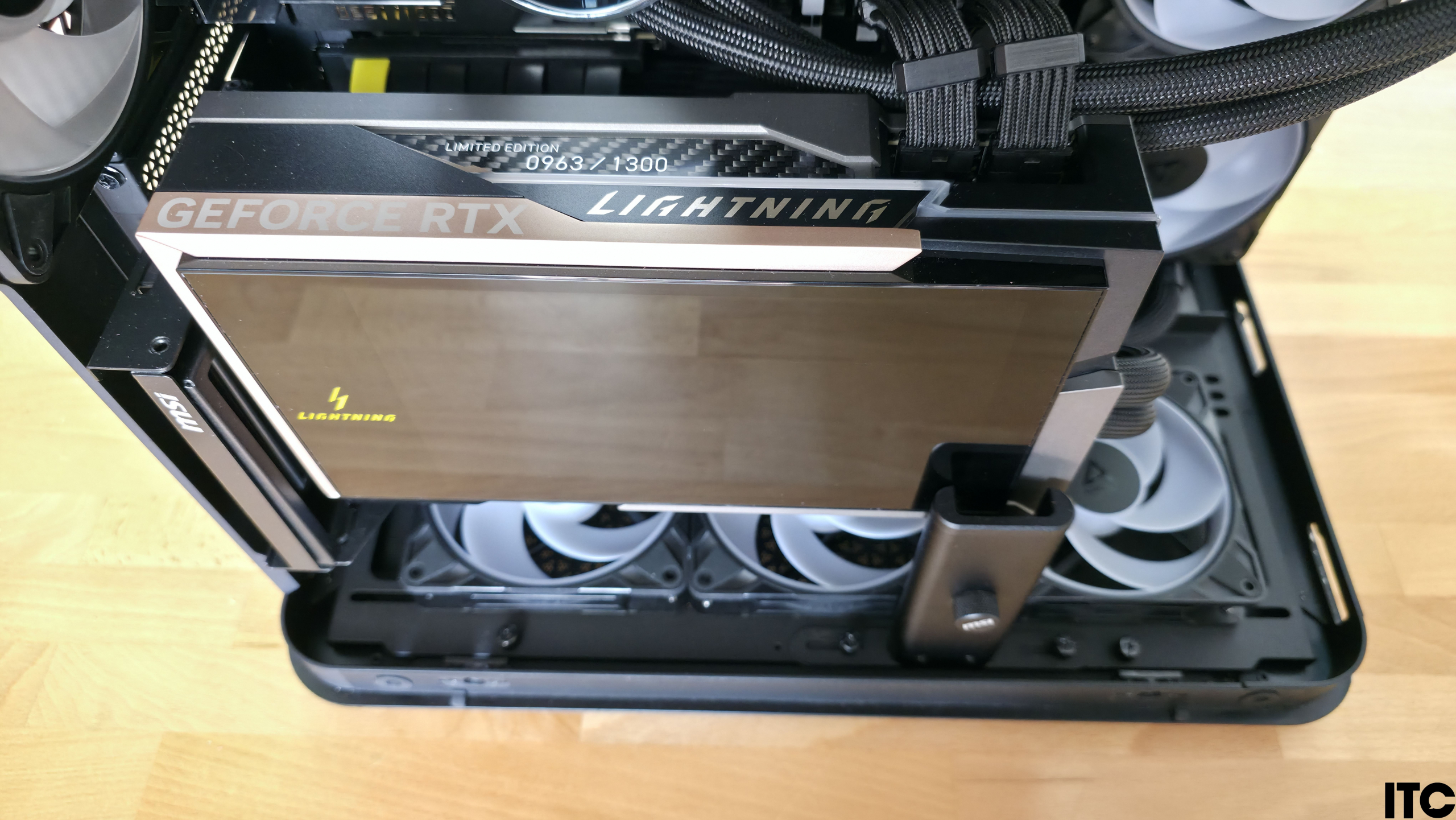 EVOLVE Lightning Powered_by MSI