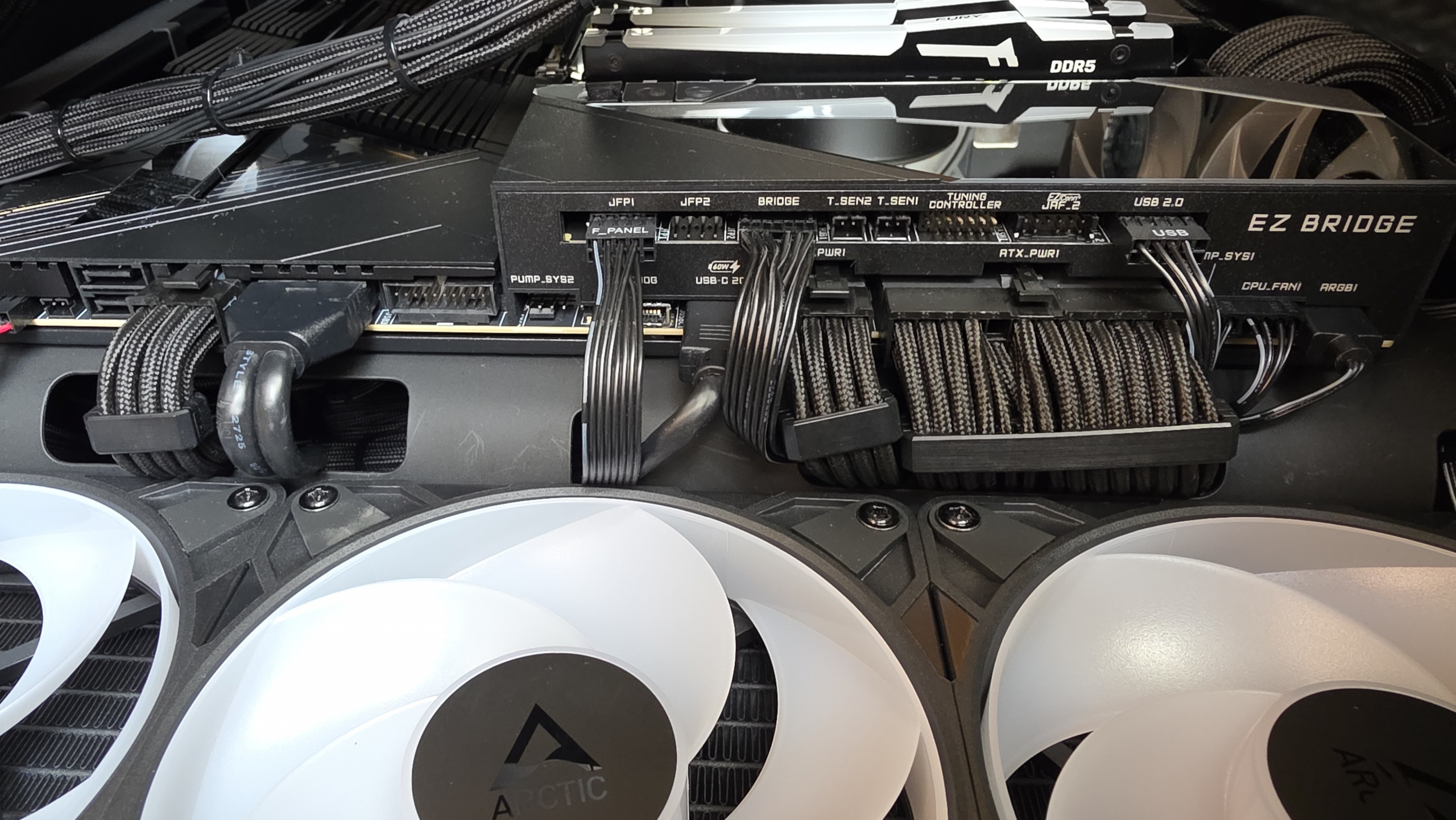 EVOLVE Lightning Powered_by MSI