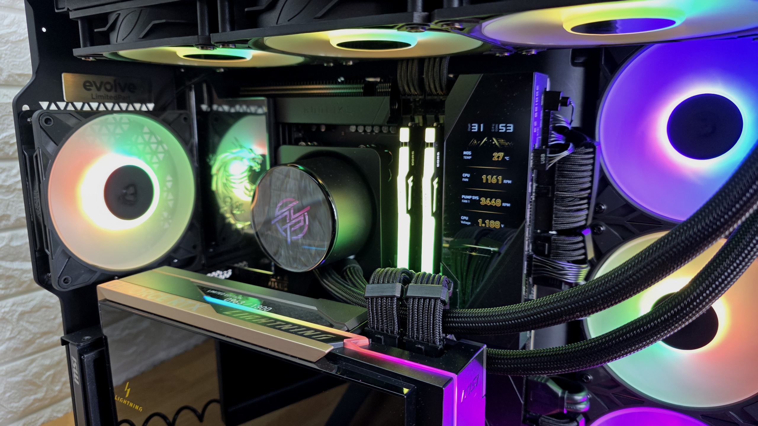 EVOLVE Lightning Powered_by MSI