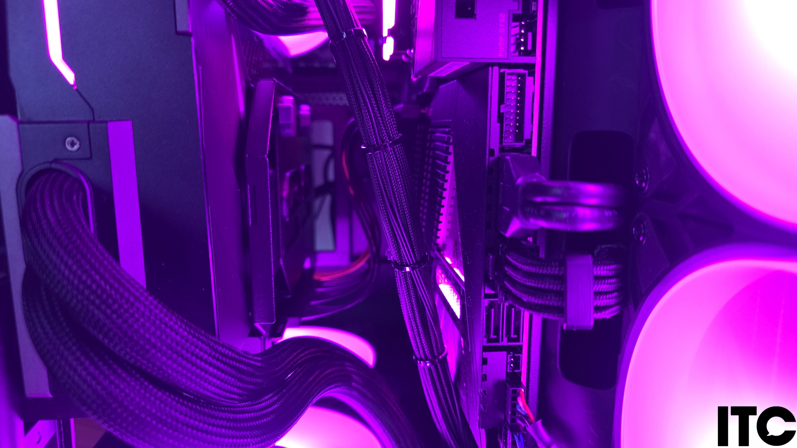 EVOLVE Lightning Powered_by MSI