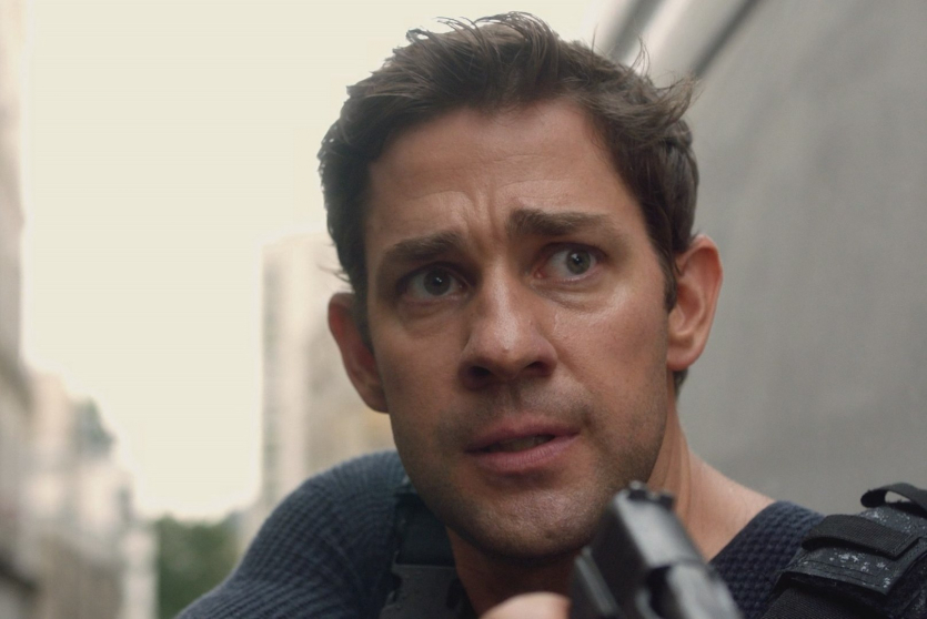 Як зірка ситкому “Офіс” перетворився на героя шпигунського бойовика за романом Тома Кленсі