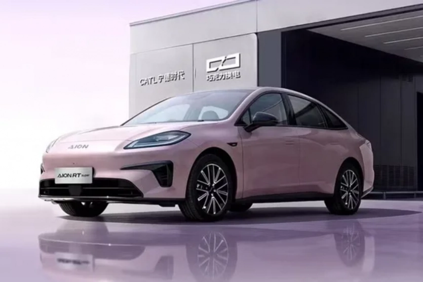 Новий EV з Китаю коштує $13 000, долає понад 300 миль і пропонує заміну акумулятора за 99 секунд