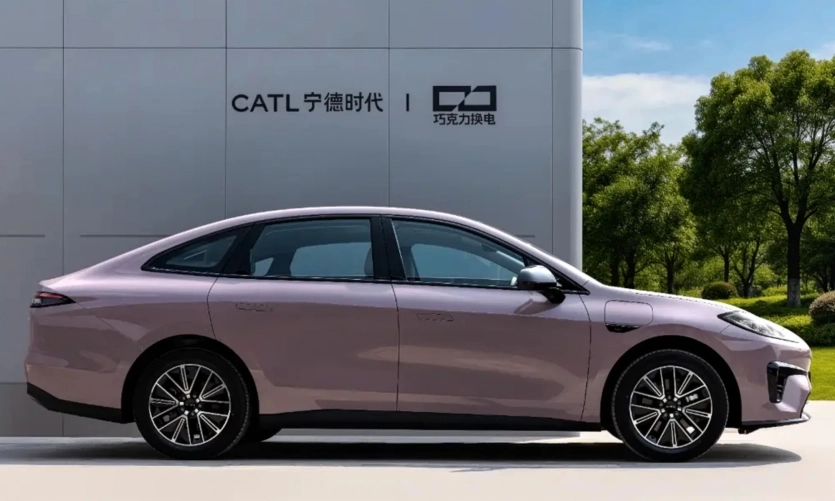 Новий EV з Китаю коштує $13 000, долає понад 300 миль і пропонує заміну акумулятора за 99 секунд