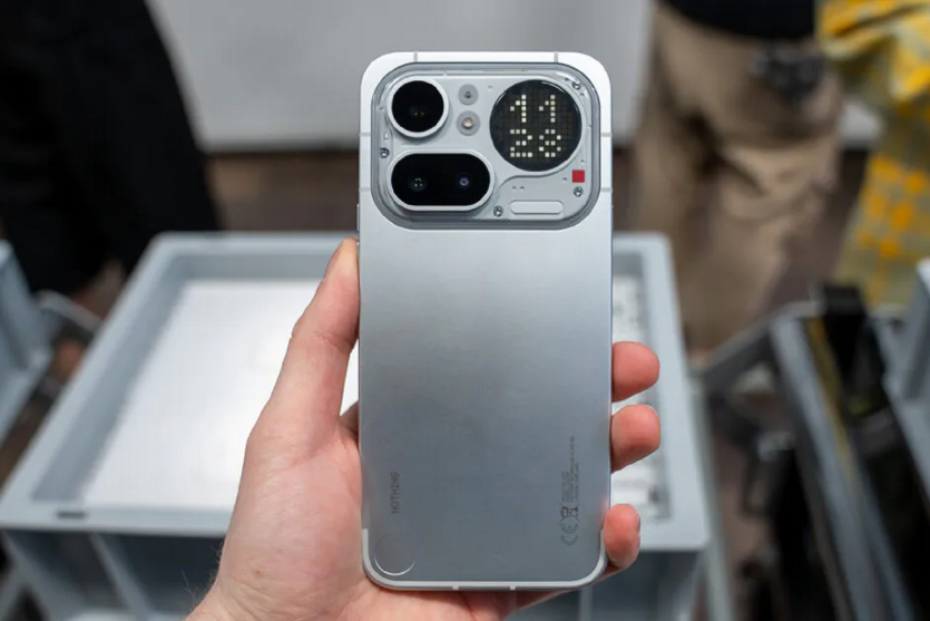 Nothing Phone 4a Pro відмінно пройшов YouTube-тест на міцність: є лише одна проблема