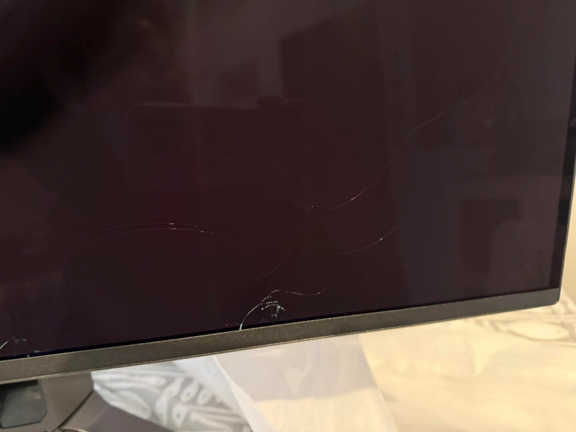 Заощадили: ASUS отримала хвилю скарг на пошкоджені дорогі OLED-монітори через погане пакування