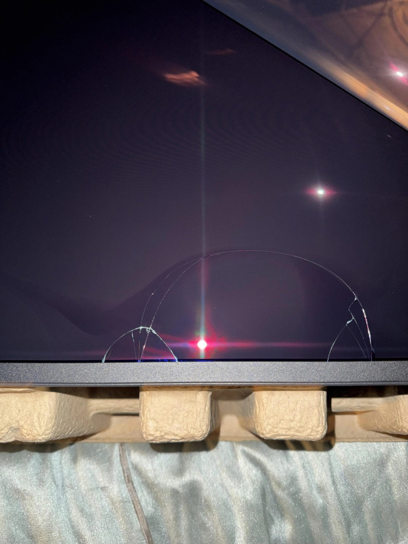 Заощадили: ASUS отримала хвилю скарг на пошкоджені дорогі OLED-монітори через погане пакування