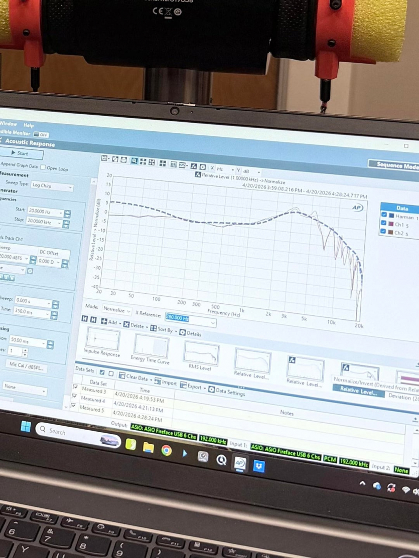 Звукорежисер зібрав професійні навушники з кухонних губок та миттєво продав за $100