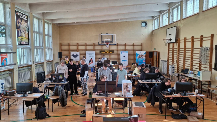 Школа мрії: польських учнів вчать розганяти ПК