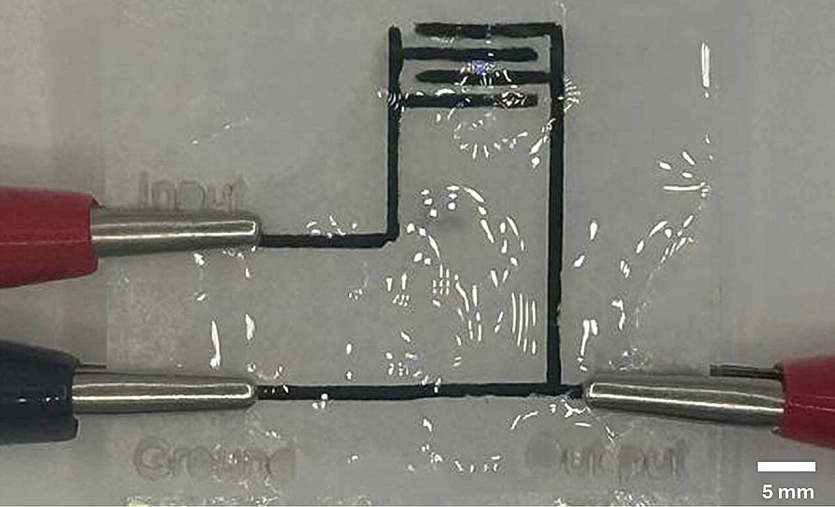 Паперова електроніка: вчені за допомогою лазера друкують мікросхеми на папері