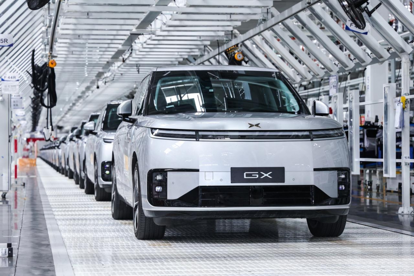 Прощавай Tesla: XPENG запускає у Китаї перше серійне роботаксі