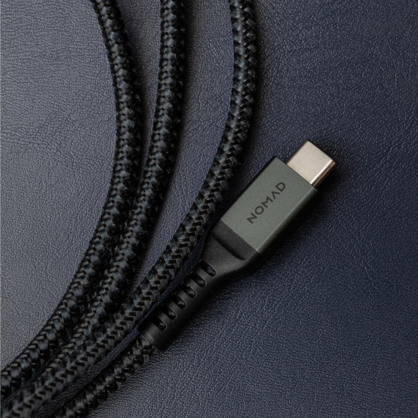 Надміцний кевларовий кабель Nomad USB-C для швидкої зарядки та передачі даних у стильному чорному виконанні.